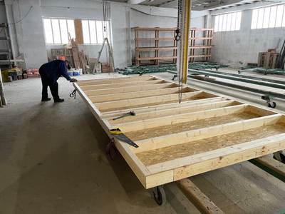 Montaż ramy ściennej