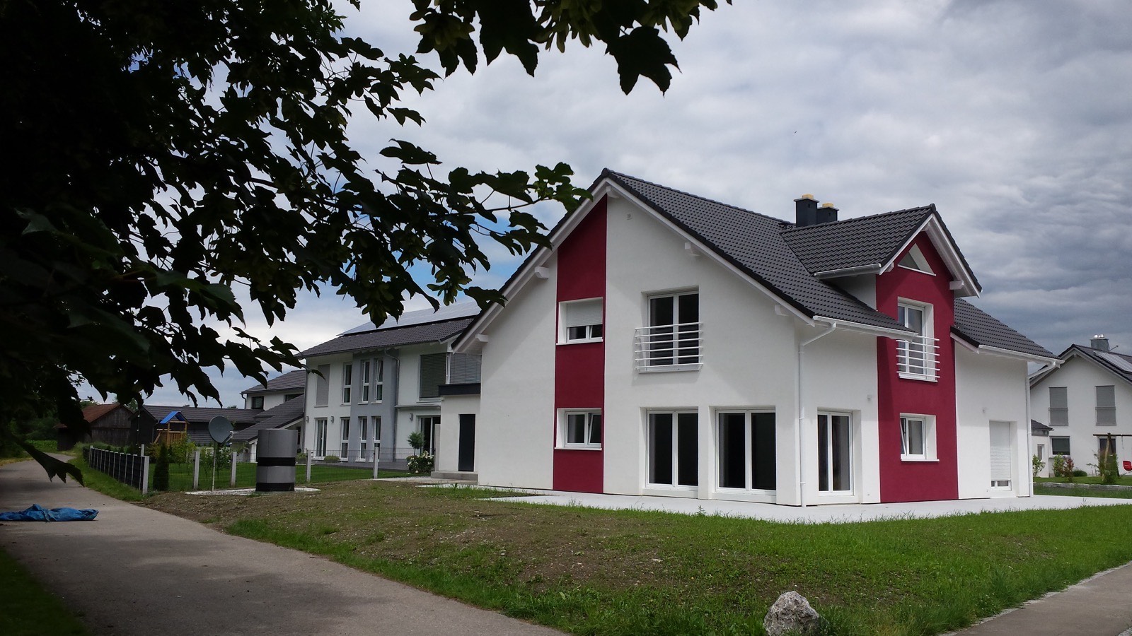 Dom z Czerwonym Akcentem, Niemcy